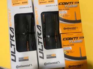 Комплект покрышек Continental Ultra Sport III 70025c с камерами (новый)